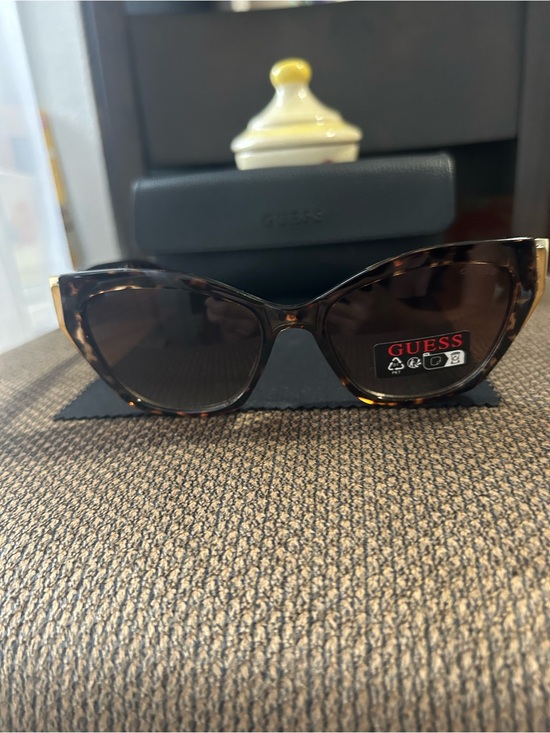 Guess Accessories - GUESS Brown Tortoiseshell Cat-Eye Sunglasses with Dark Brown Lenses